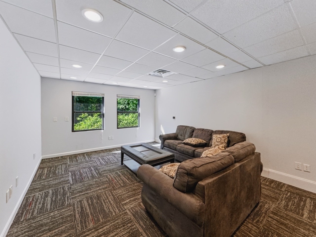 206 Turnpike Rd