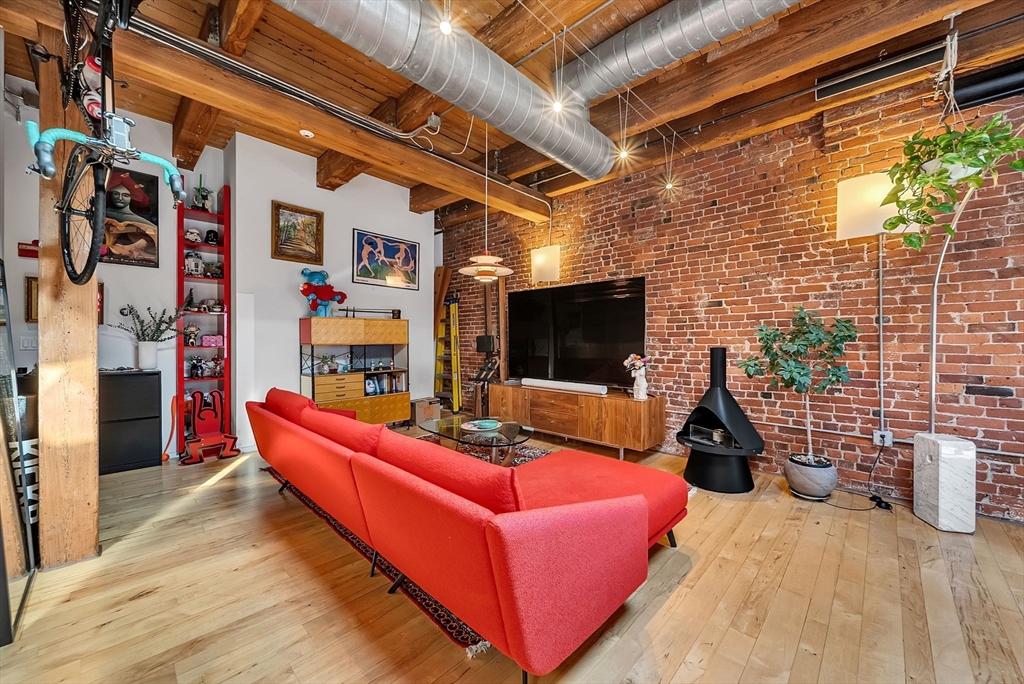 21 Wormwood St # 620