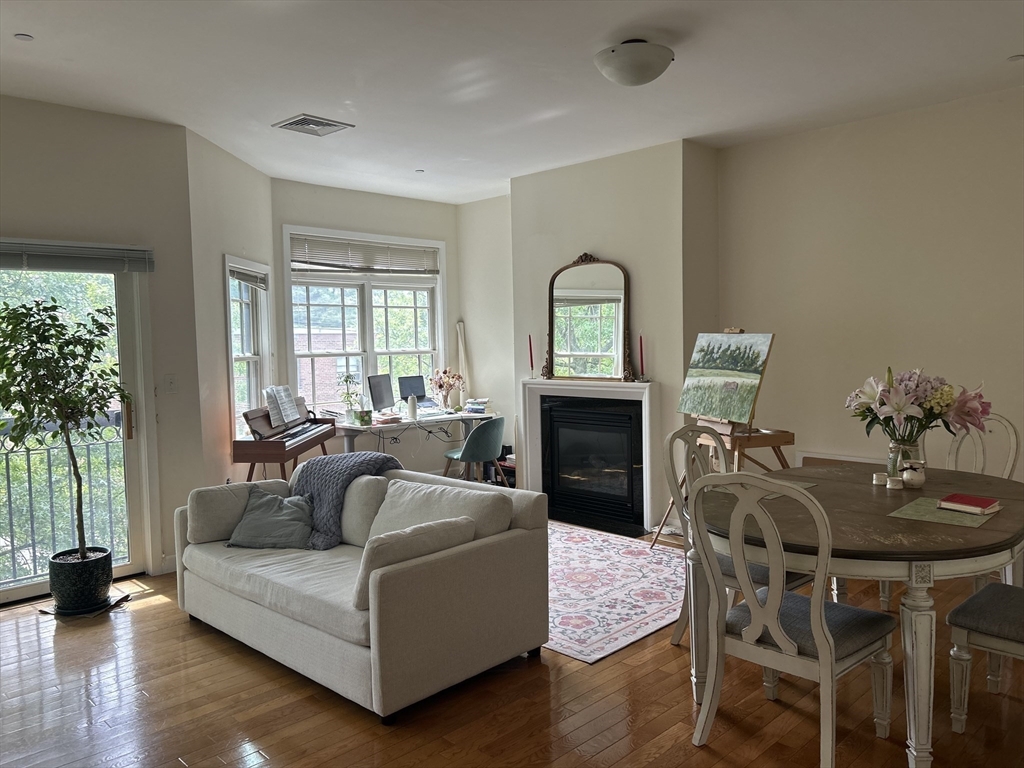 185 High St # 303