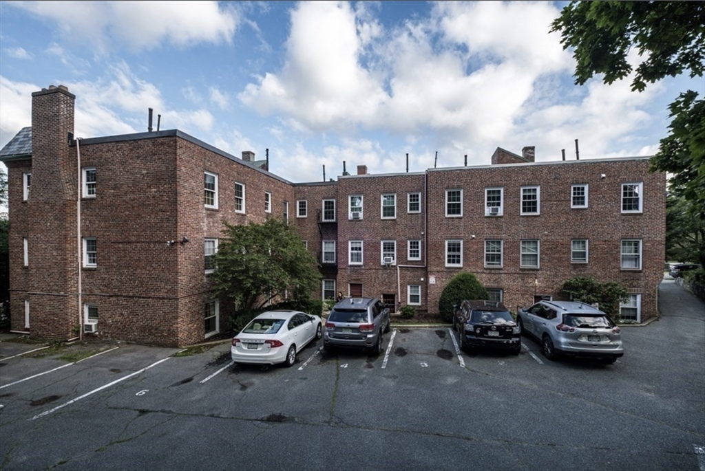37 Commonwealth Ave # 11