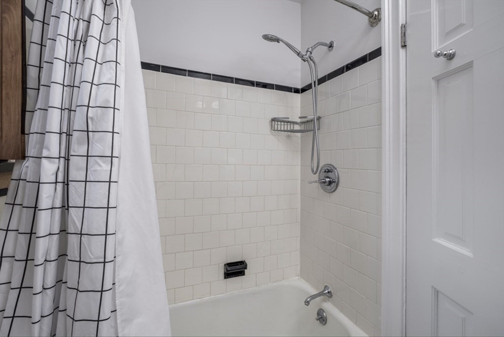 37 Commonwealth Ave # 11