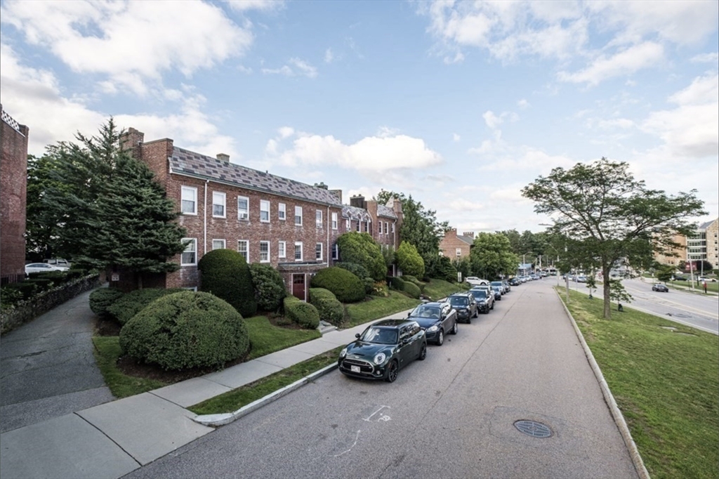 37 Commonwealth Ave # 11