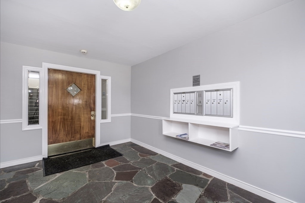 37 Commonwealth Ave # 11