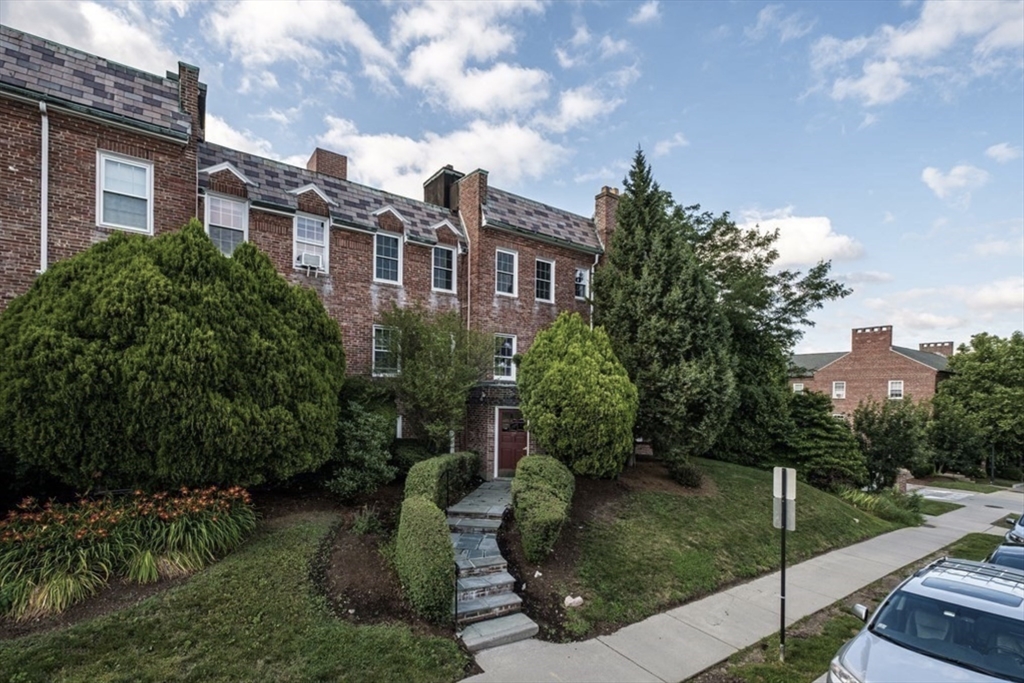 37 Commonwealth Ave # 11