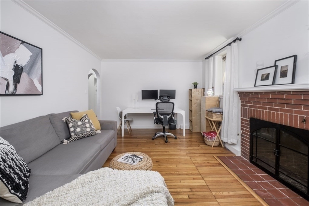 37 Commonwealth Ave # 11