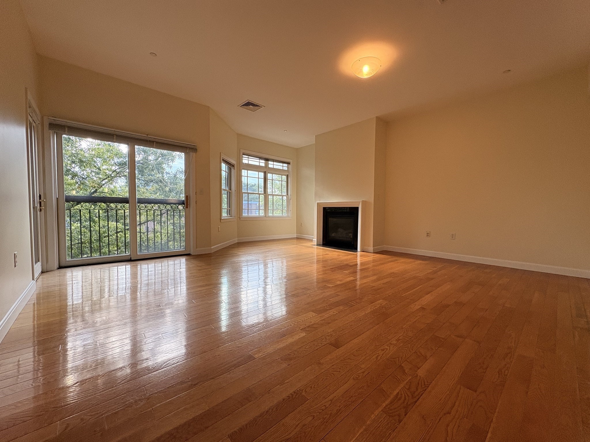 185 High St # 303