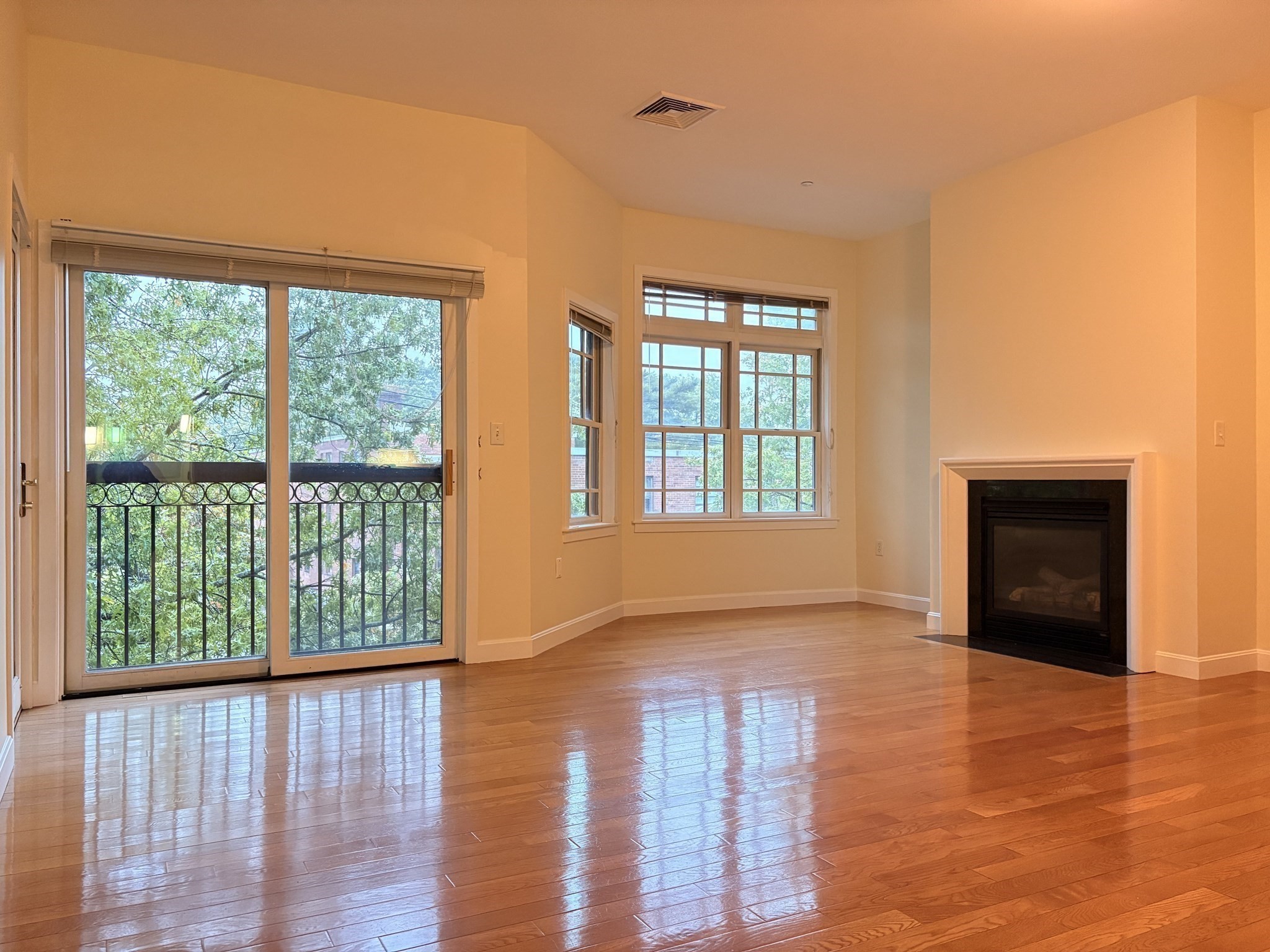 185 High St # 303