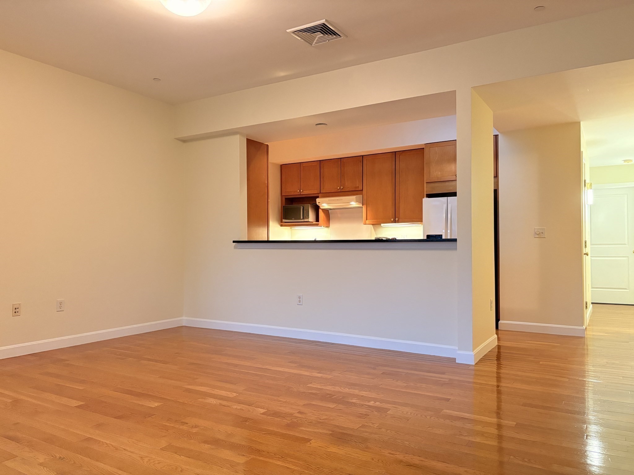 185 High St # 303