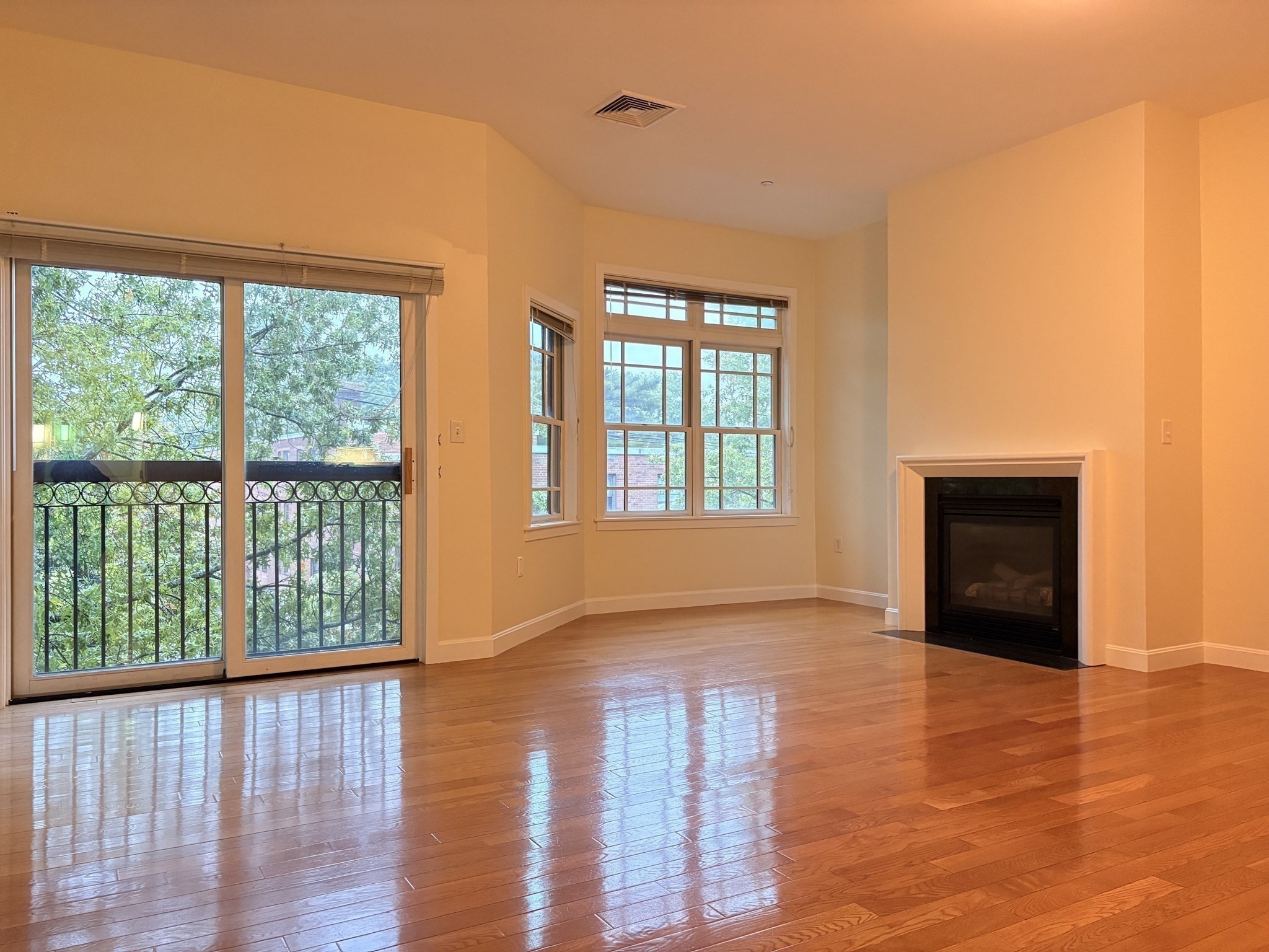 185 High St # 303