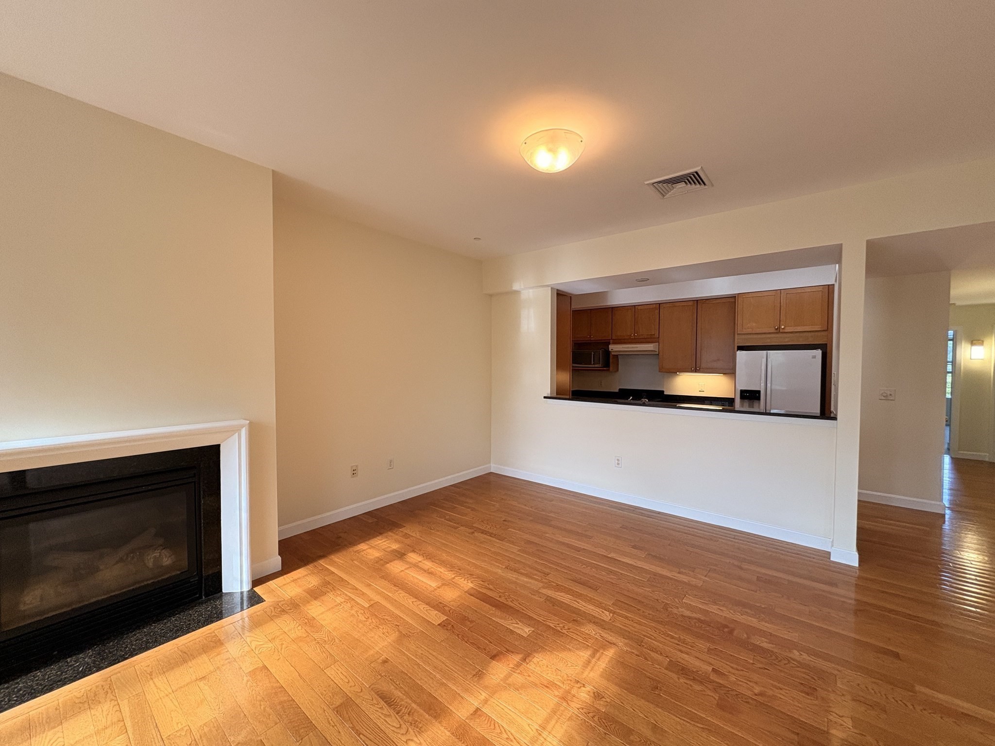 185 High St # 303