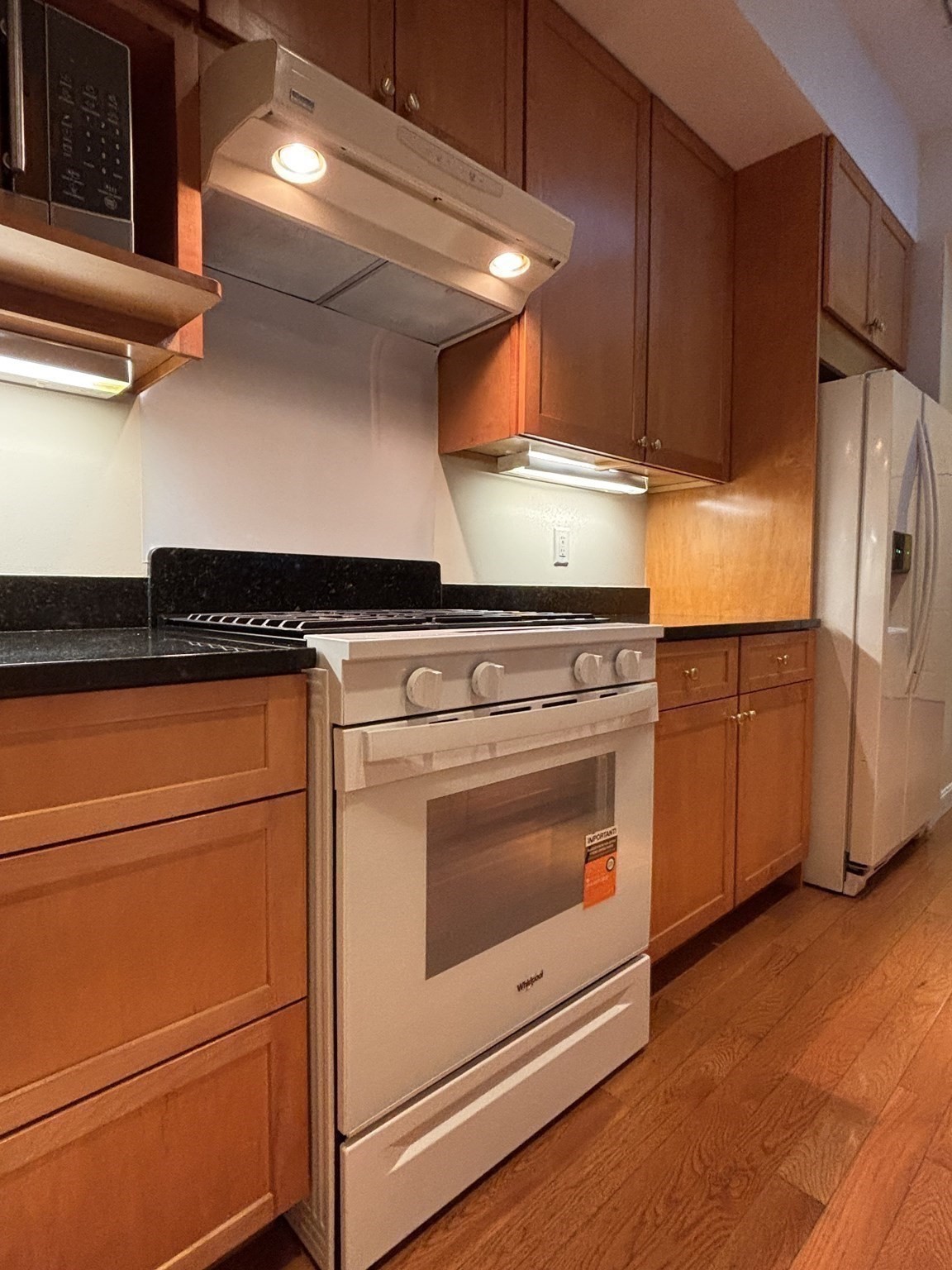 185 High St # 303