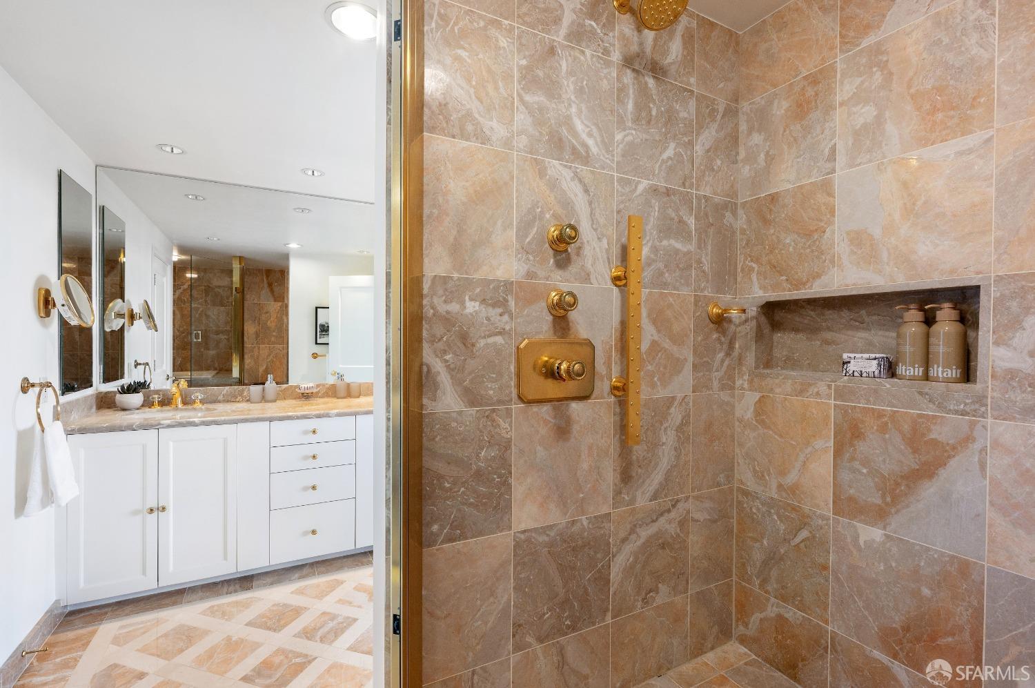 999 Green Street # 2704