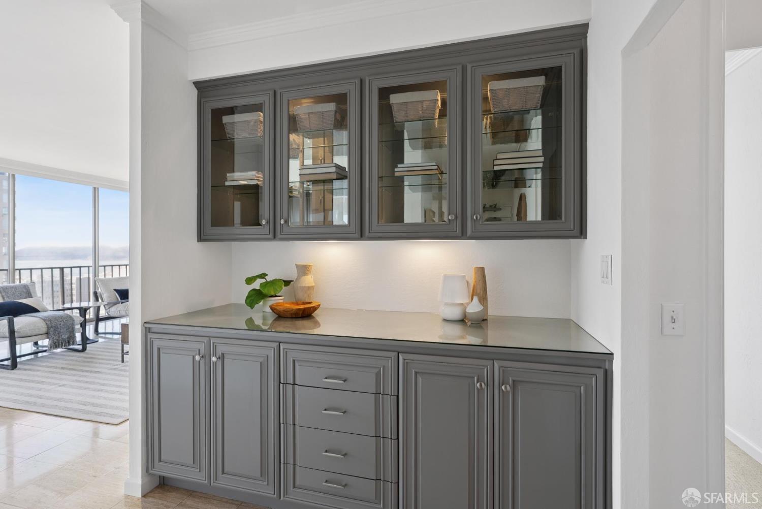 999 Green Street # 2001