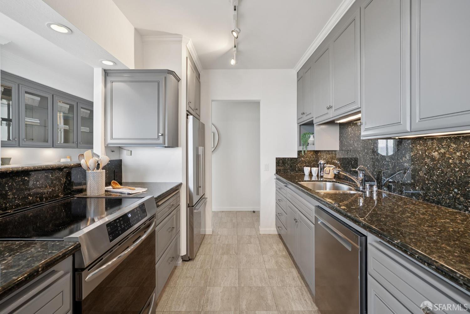 999 Green Street # 2001