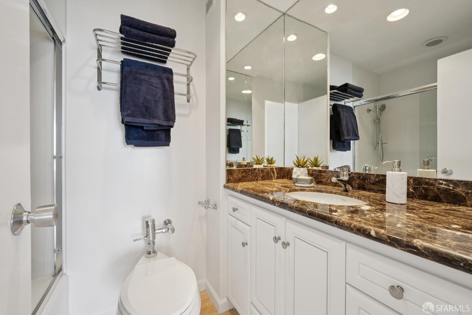 999 Green Street # 2001