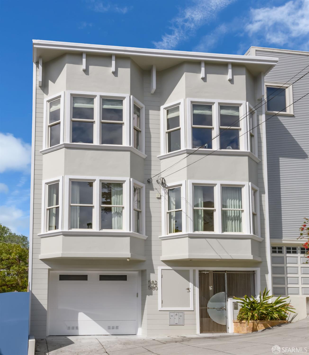 582 Diamond Street