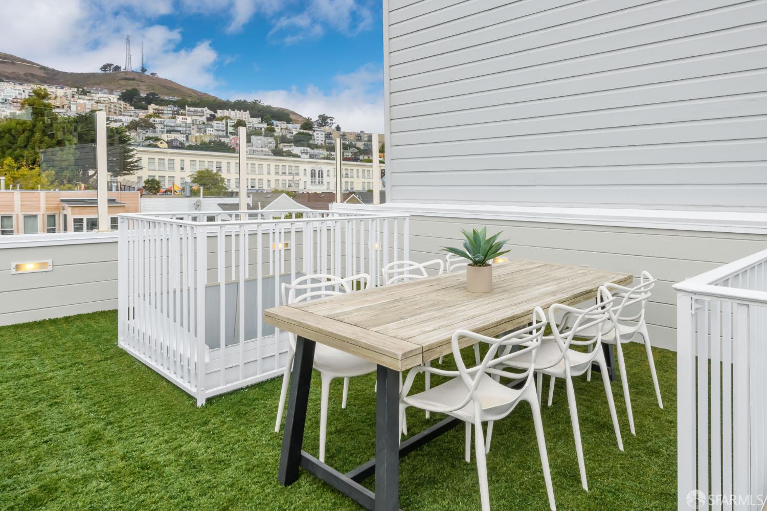 582 Diamond Street