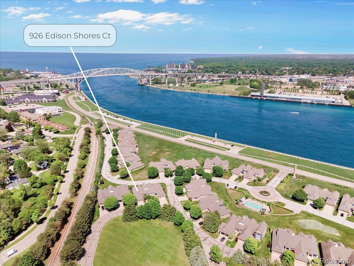 926 EDISON SHORES