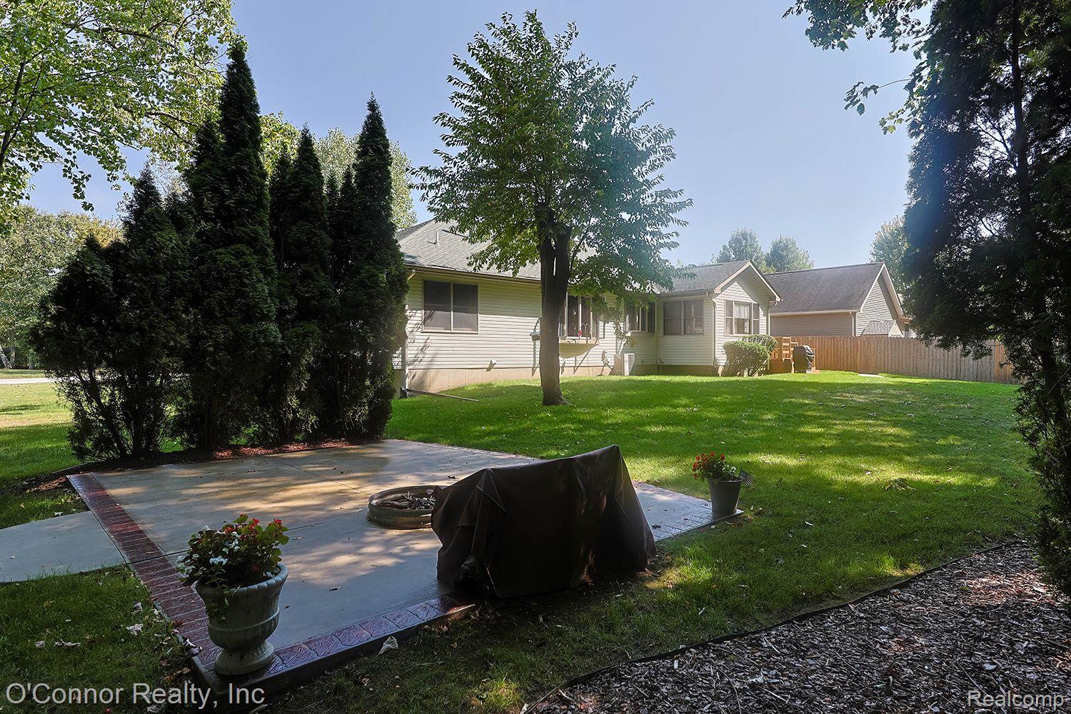 2073 EDWARD Lane W