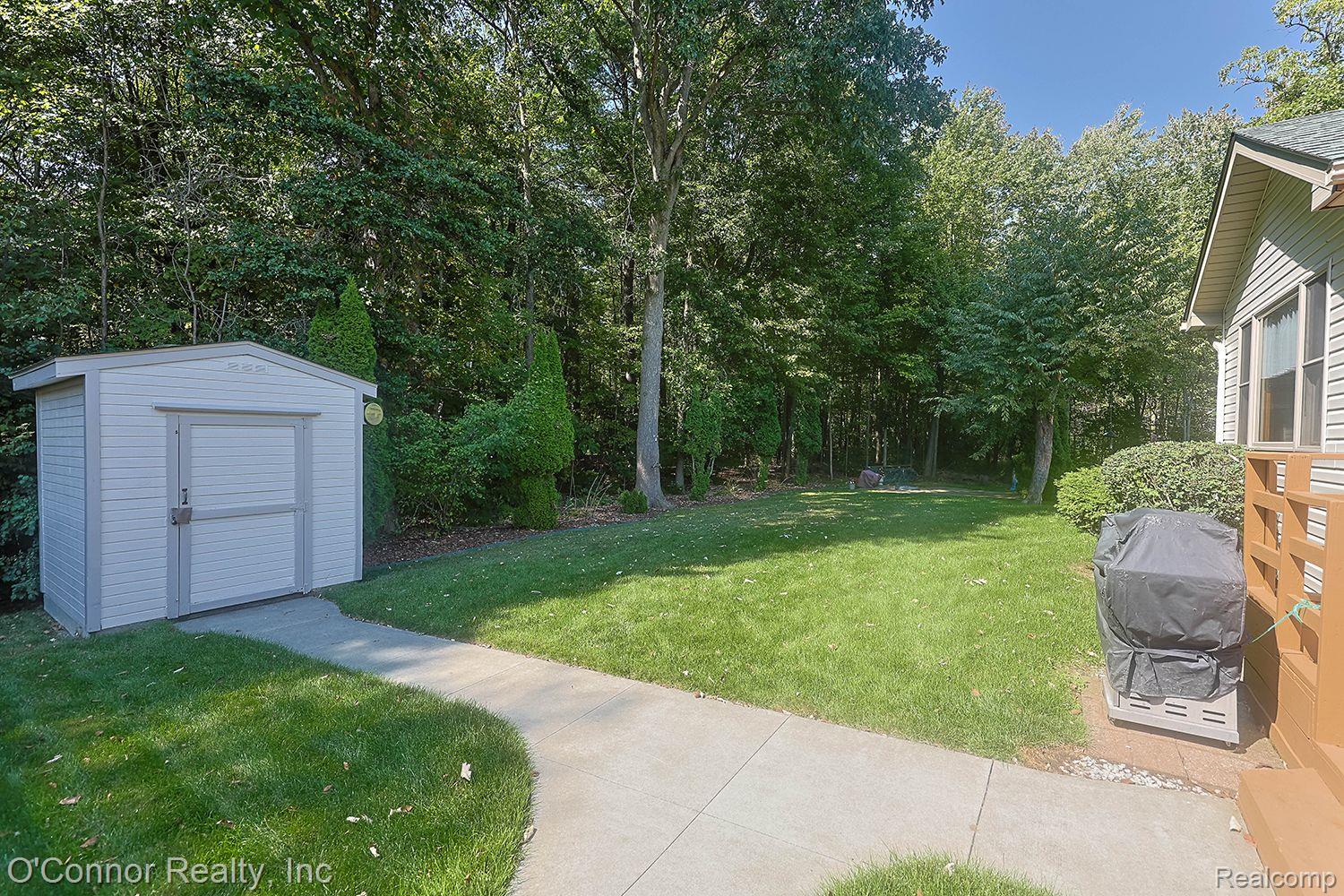 2073 EDWARD Lane W