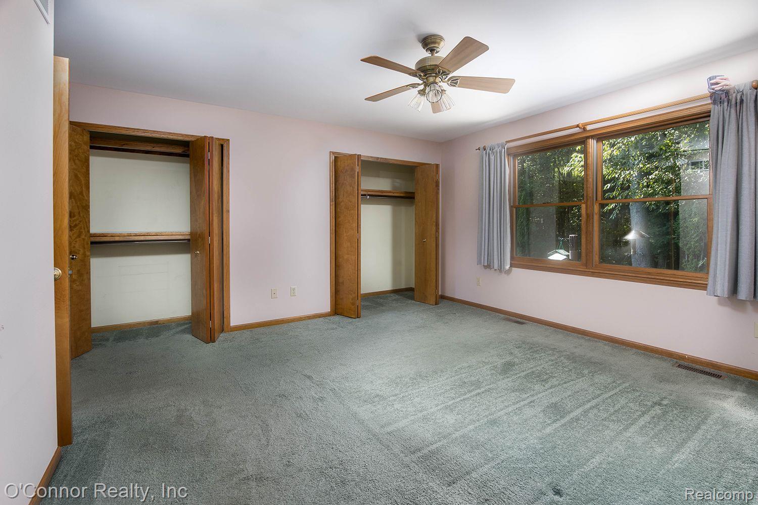 2073 EDWARD Lane W