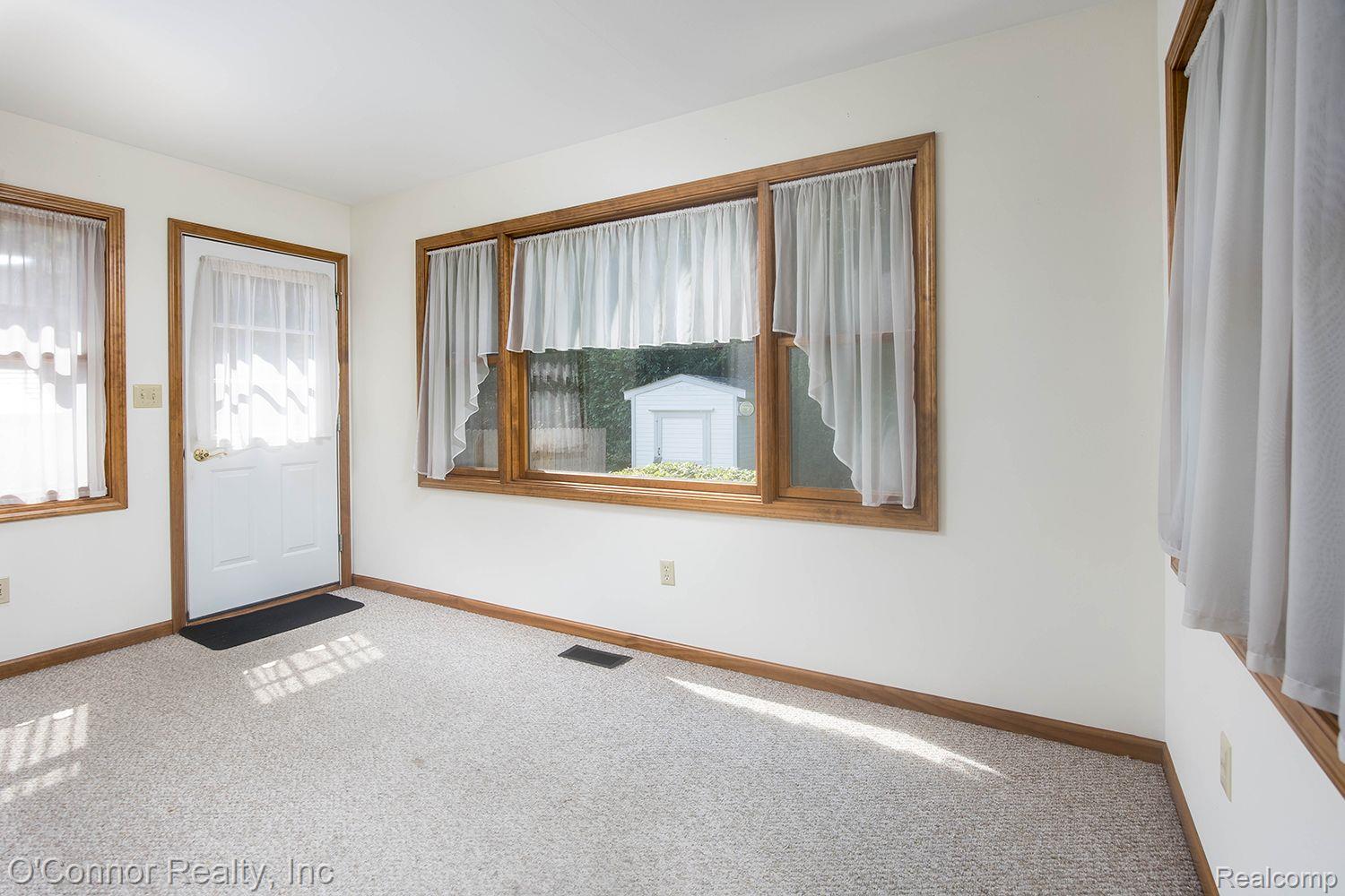 2073 EDWARD Lane W