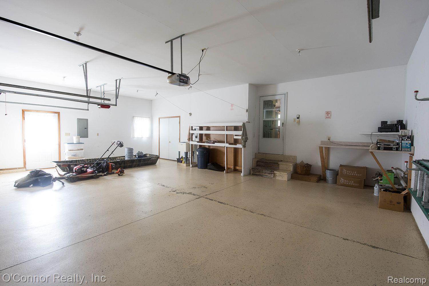2073 EDWARD Lane W