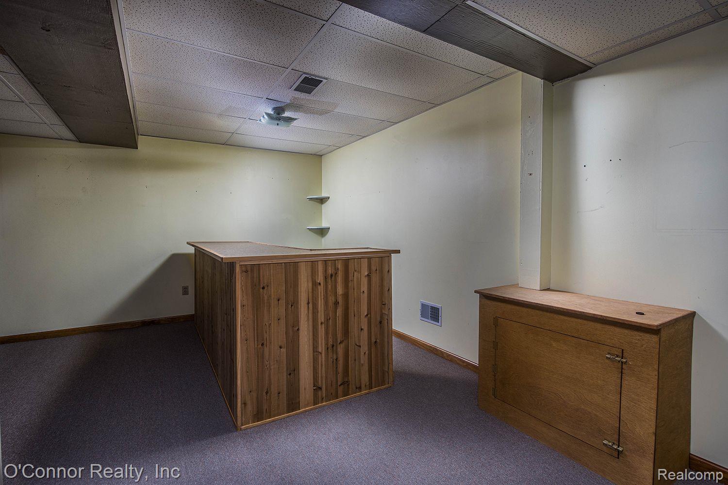 2073 EDWARD Lane W