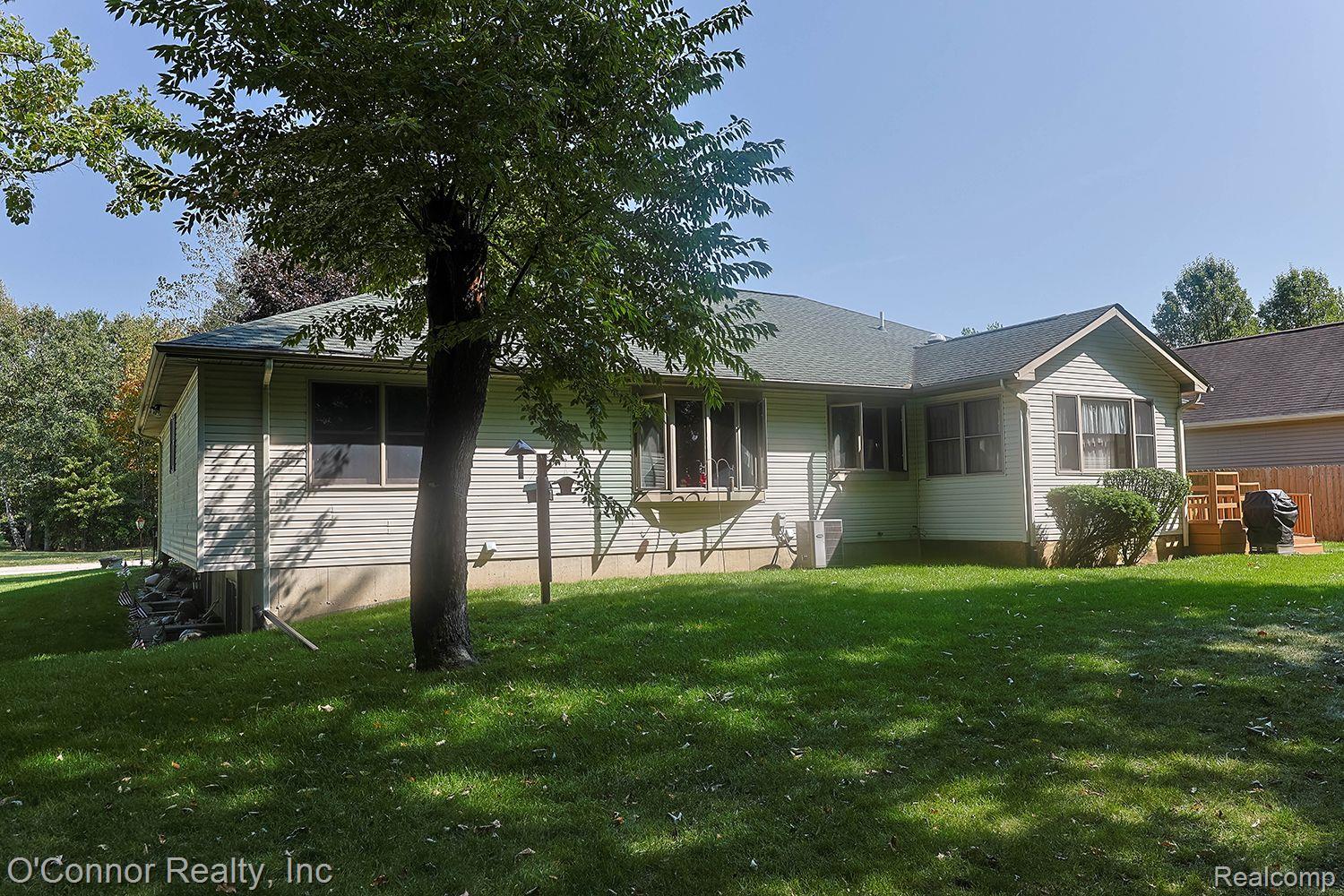 2073 EDWARD Lane W