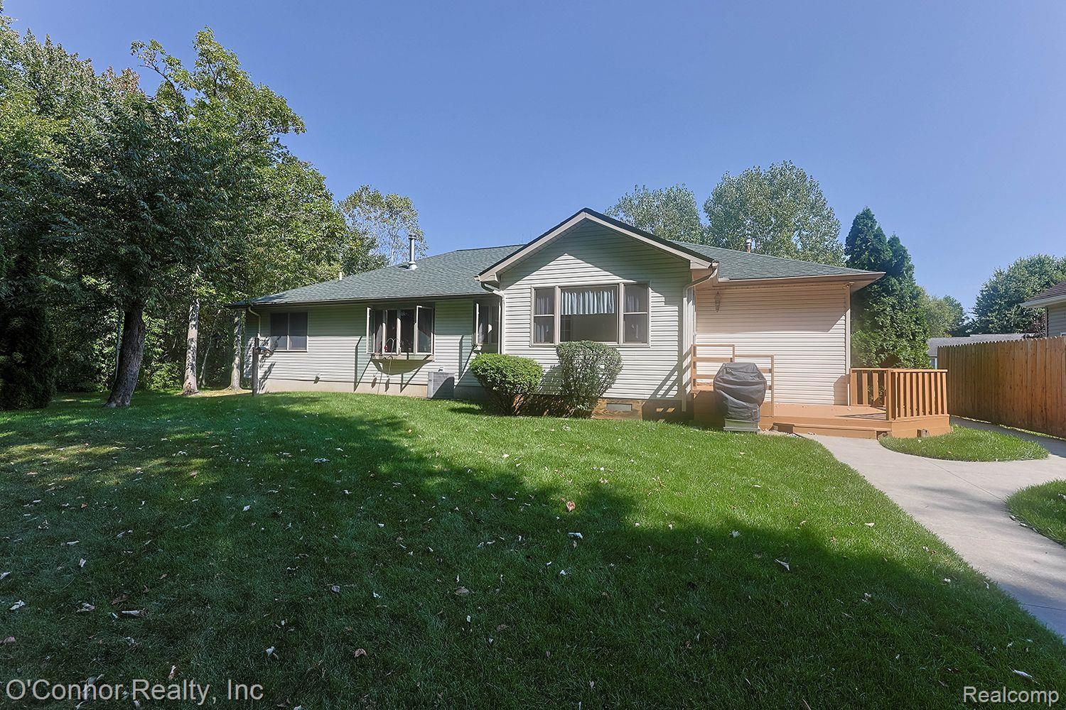 2073 EDWARD Lane W