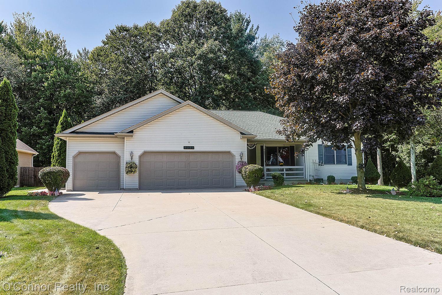 2073 EDWARD Lane W