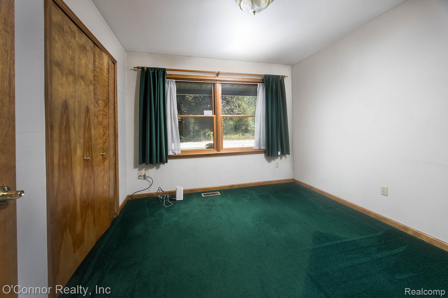2073 EDWARD Lane W