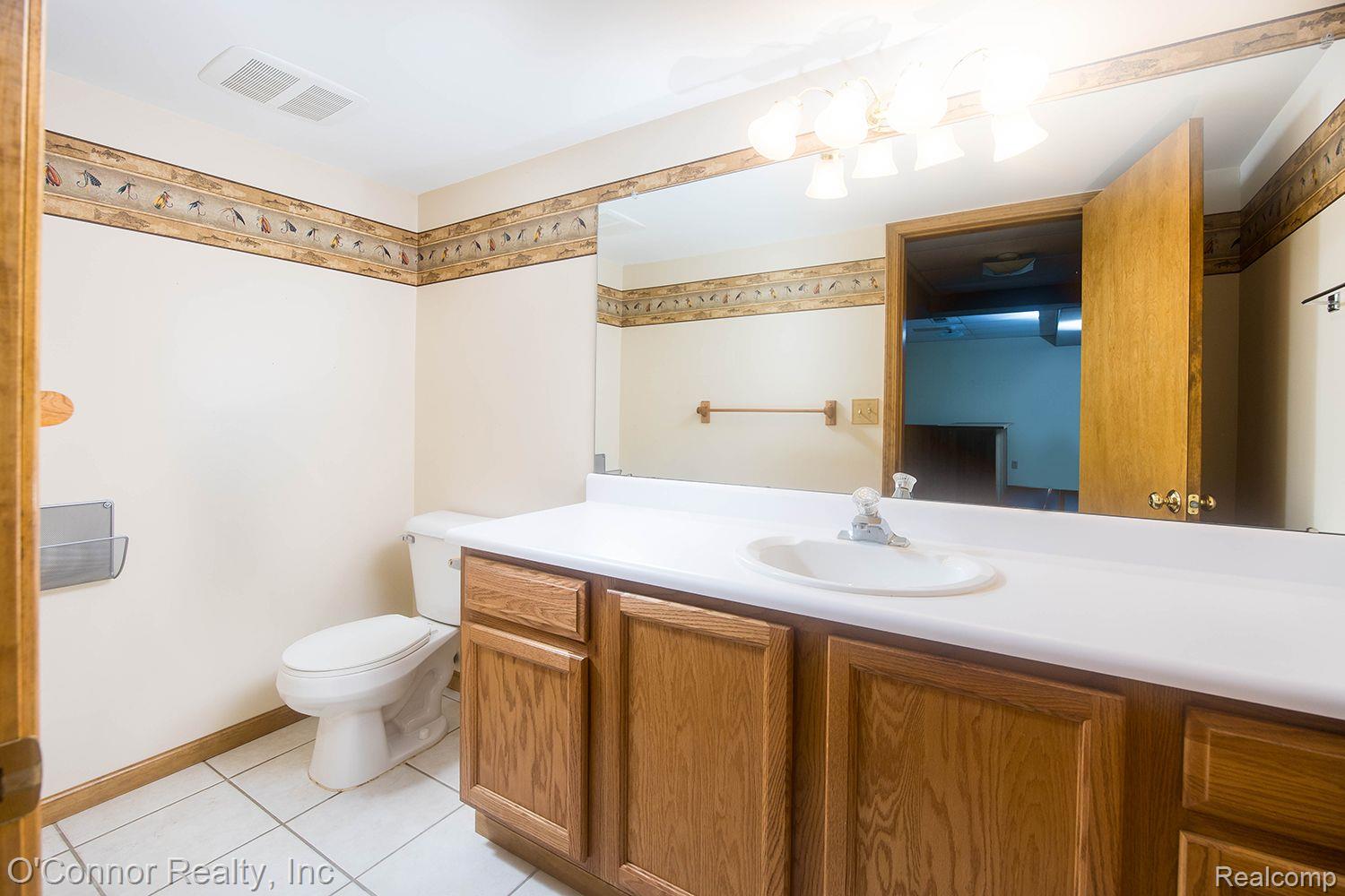 2073 EDWARD Lane W
