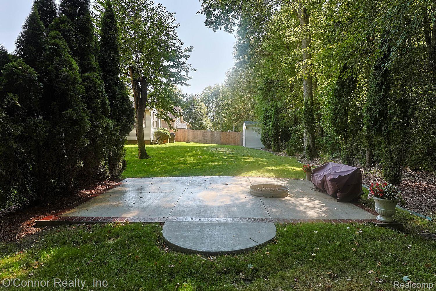 2073 EDWARD Lane W