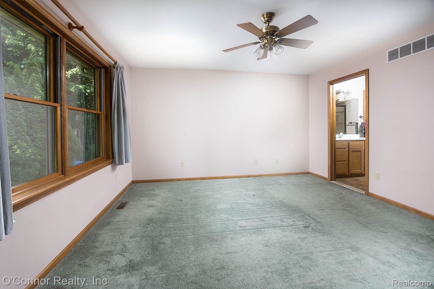 2073 EDWARD Lane W
