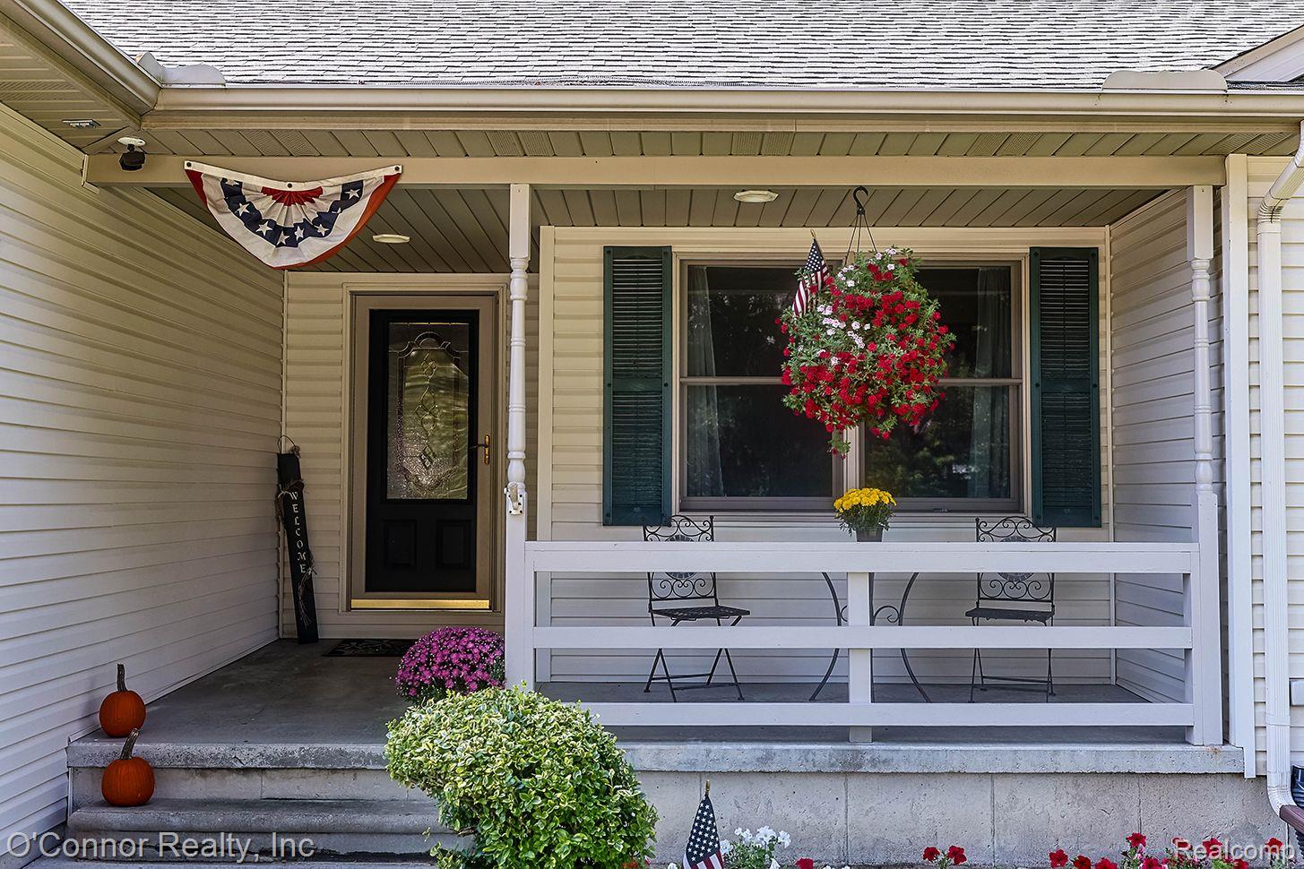 2073 EDWARD Lane W