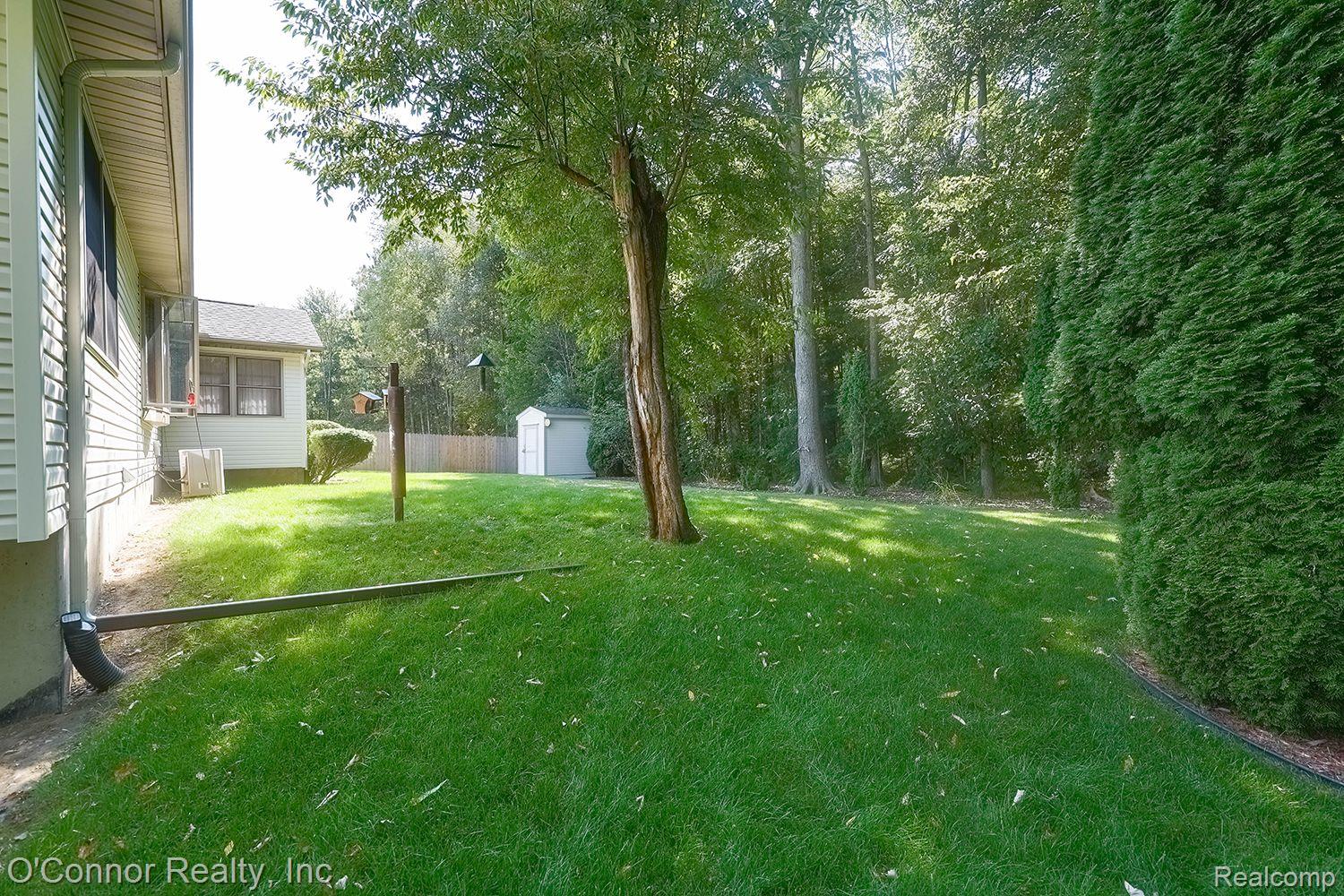 2073 EDWARD Lane W