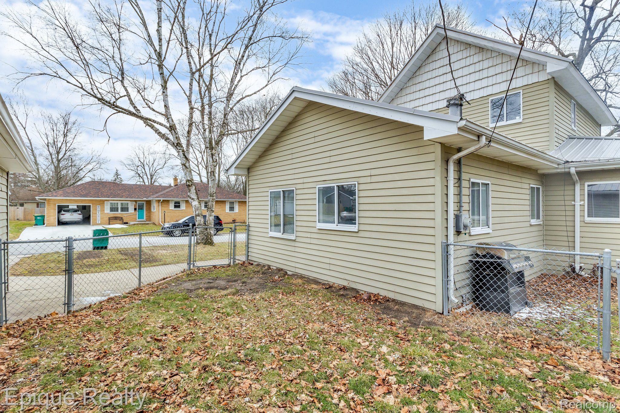 732 N 9TH Street