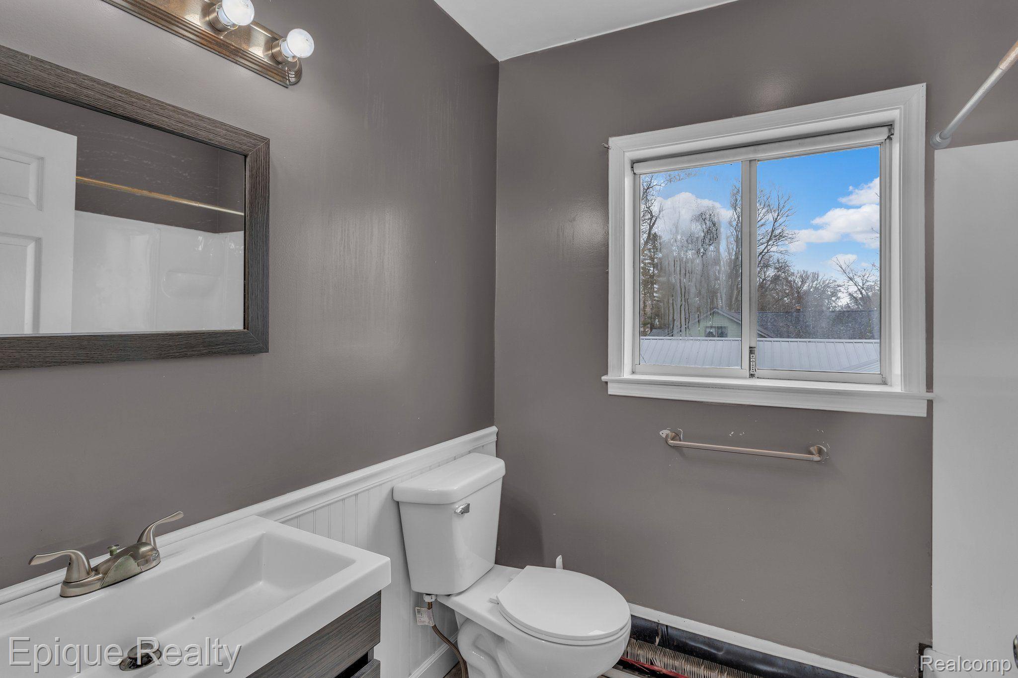732 N 9TH Street