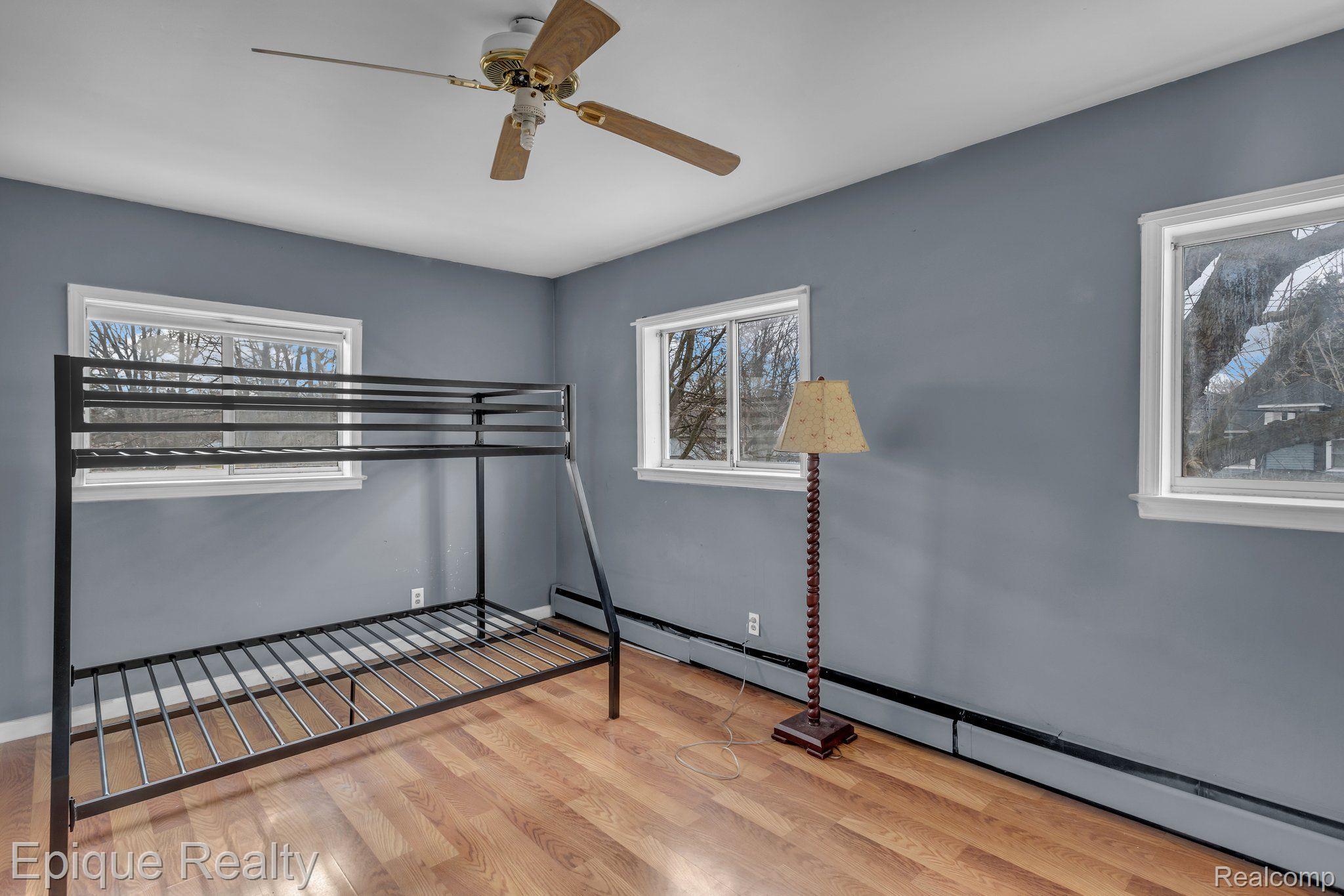 732 N 9TH Street