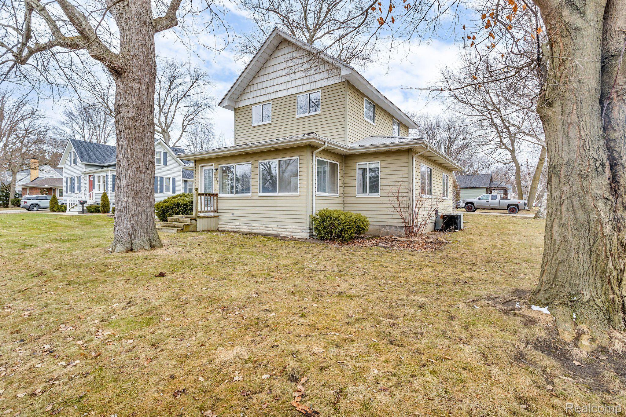732 N 9TH Street