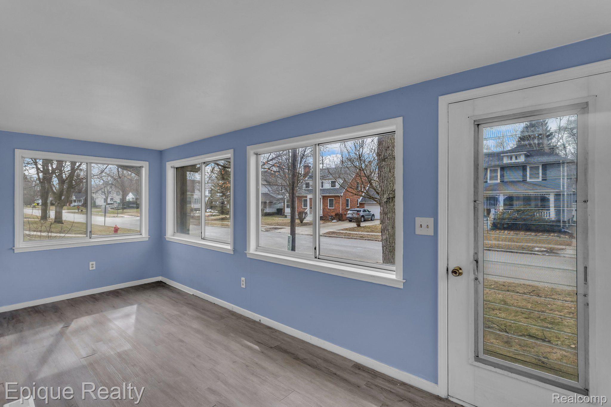 732 N 9TH Street