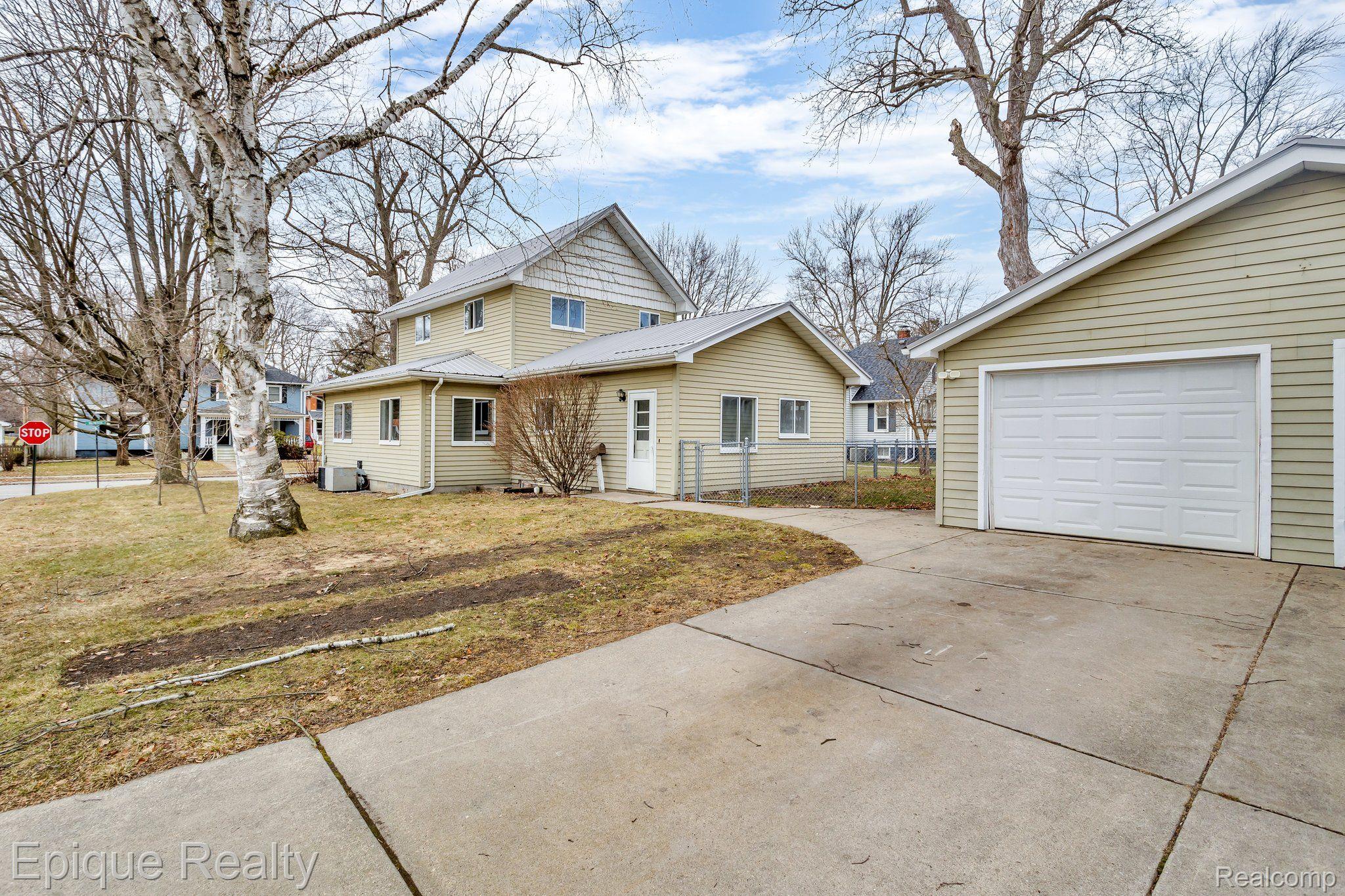732 N 9TH Street