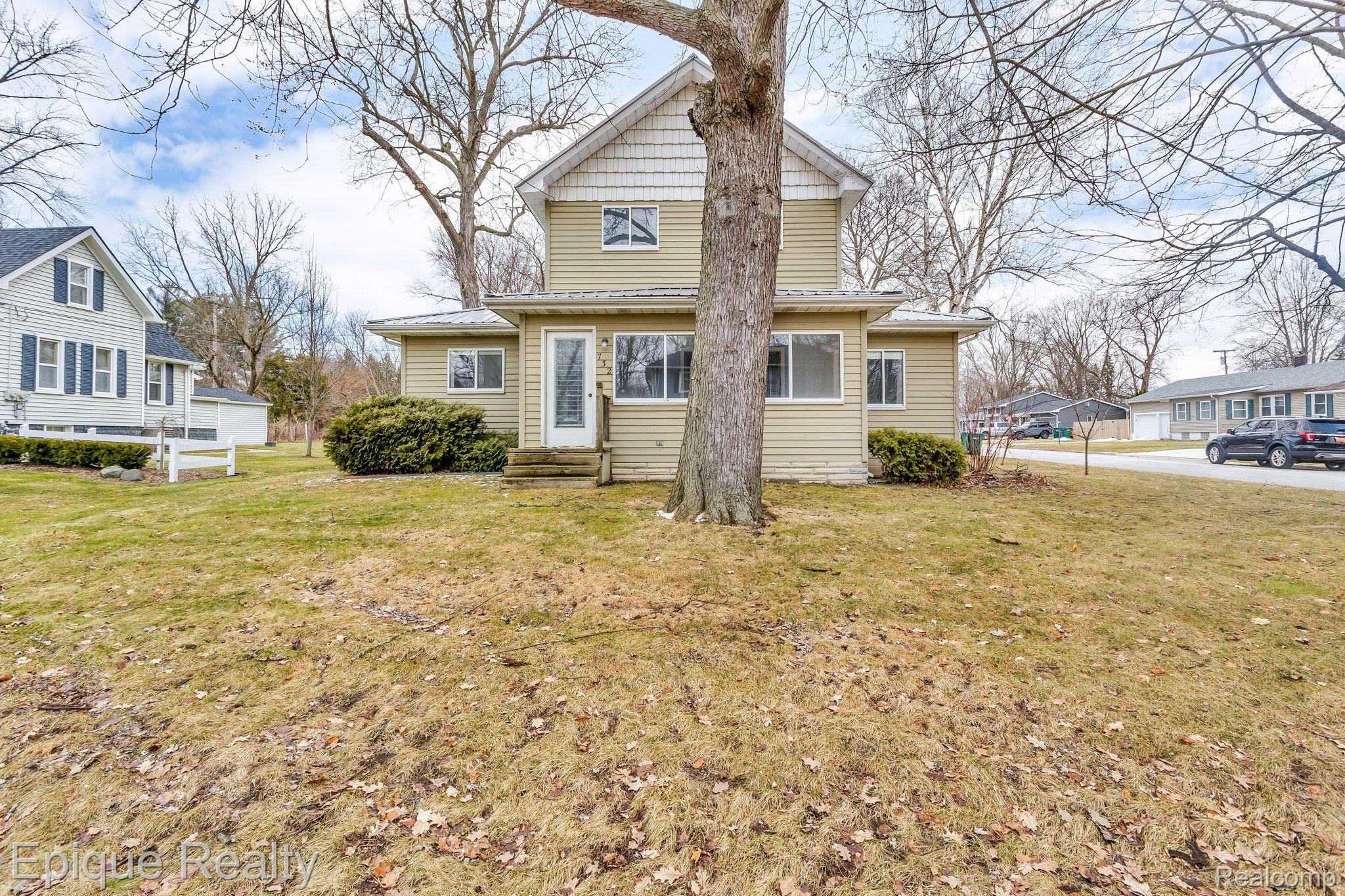 732 N 9TH Street