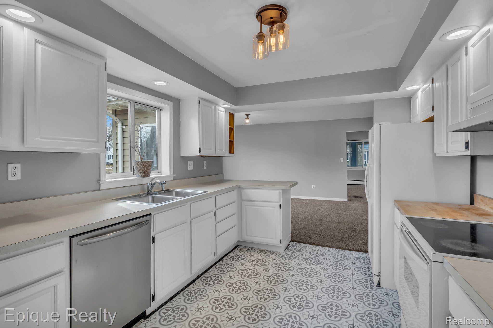 732 N 9TH Street