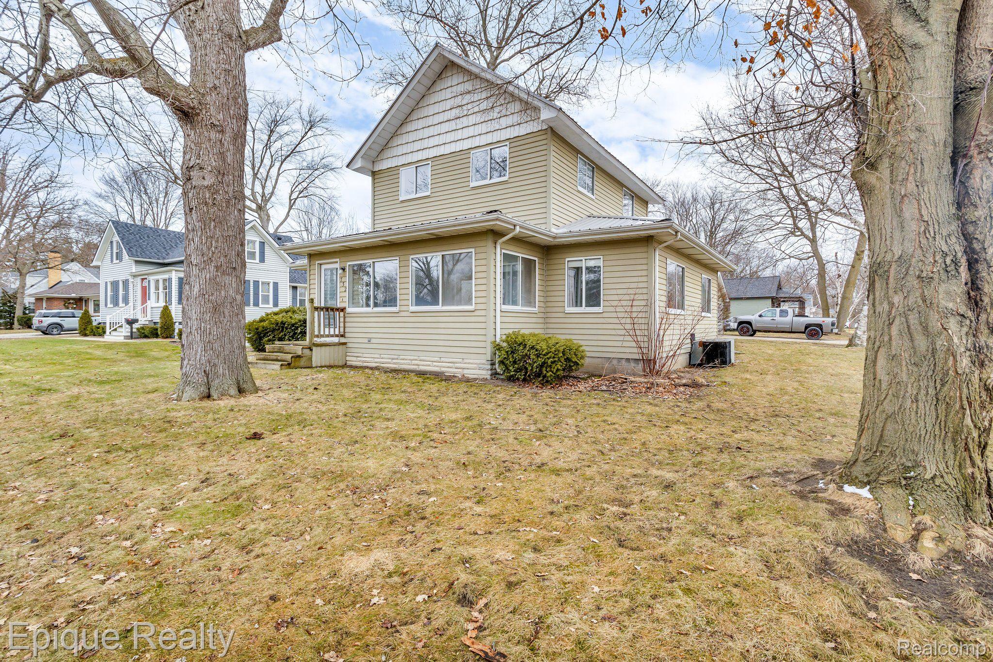 732 N 9TH Street