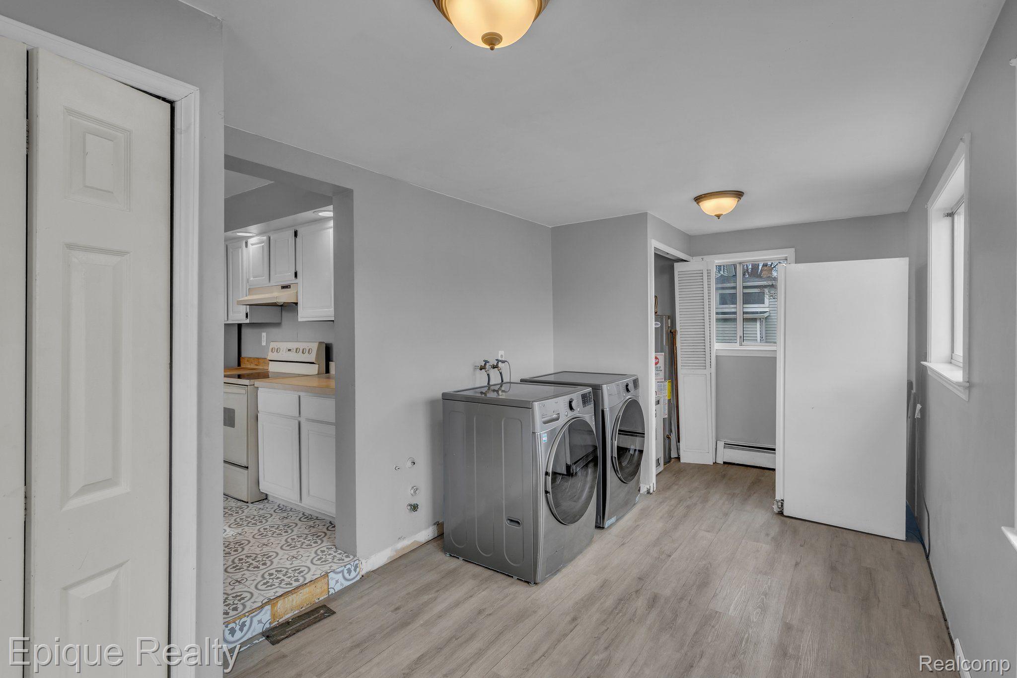 732 N 9TH Street