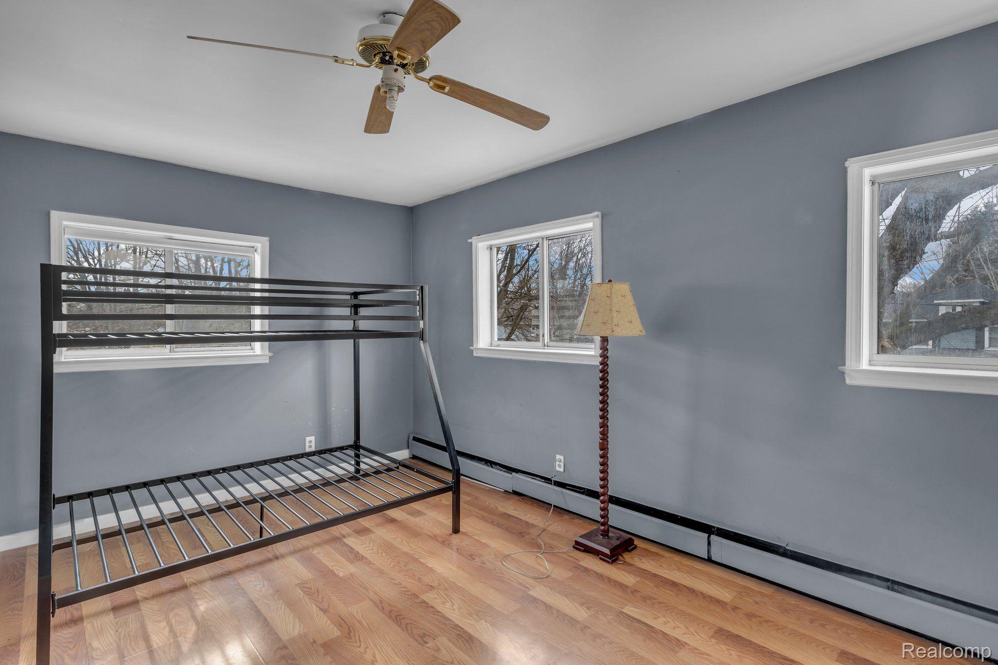 732 N 9TH Street