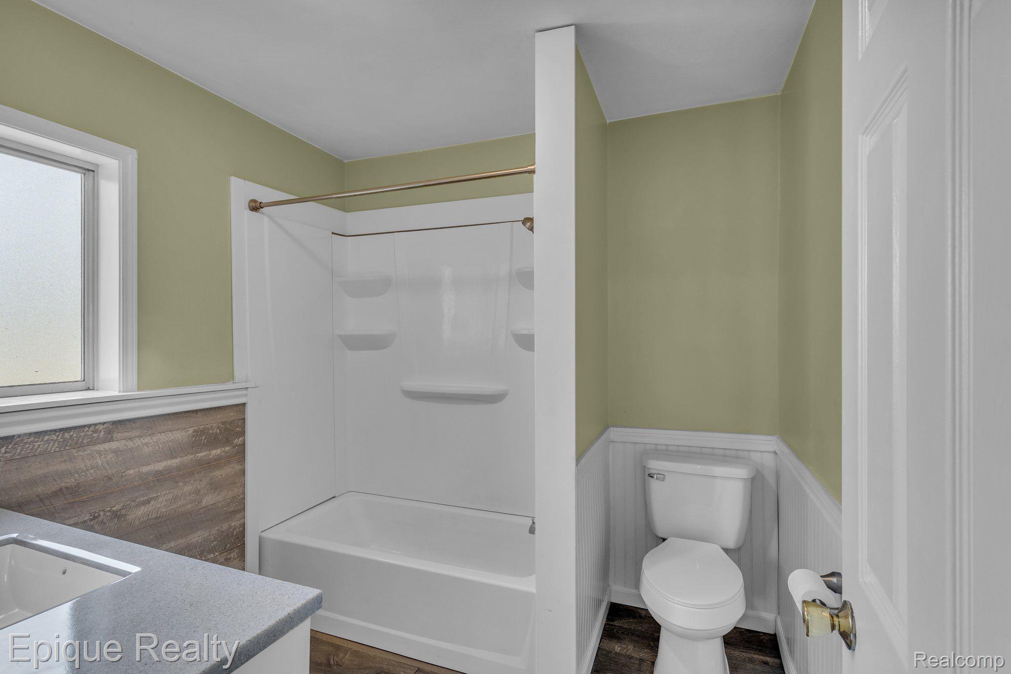 732 N 9TH Street