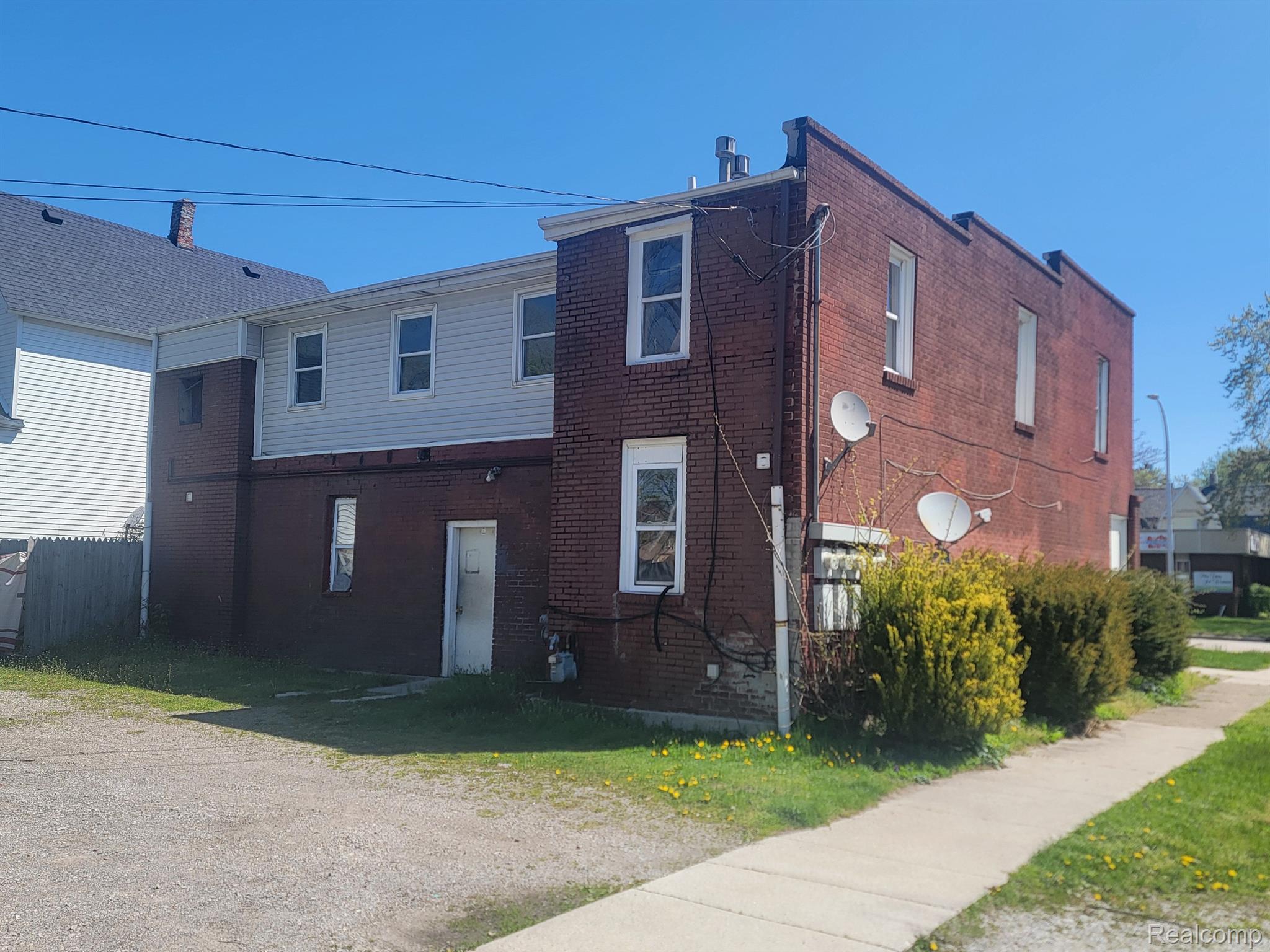 1725 10TH Street